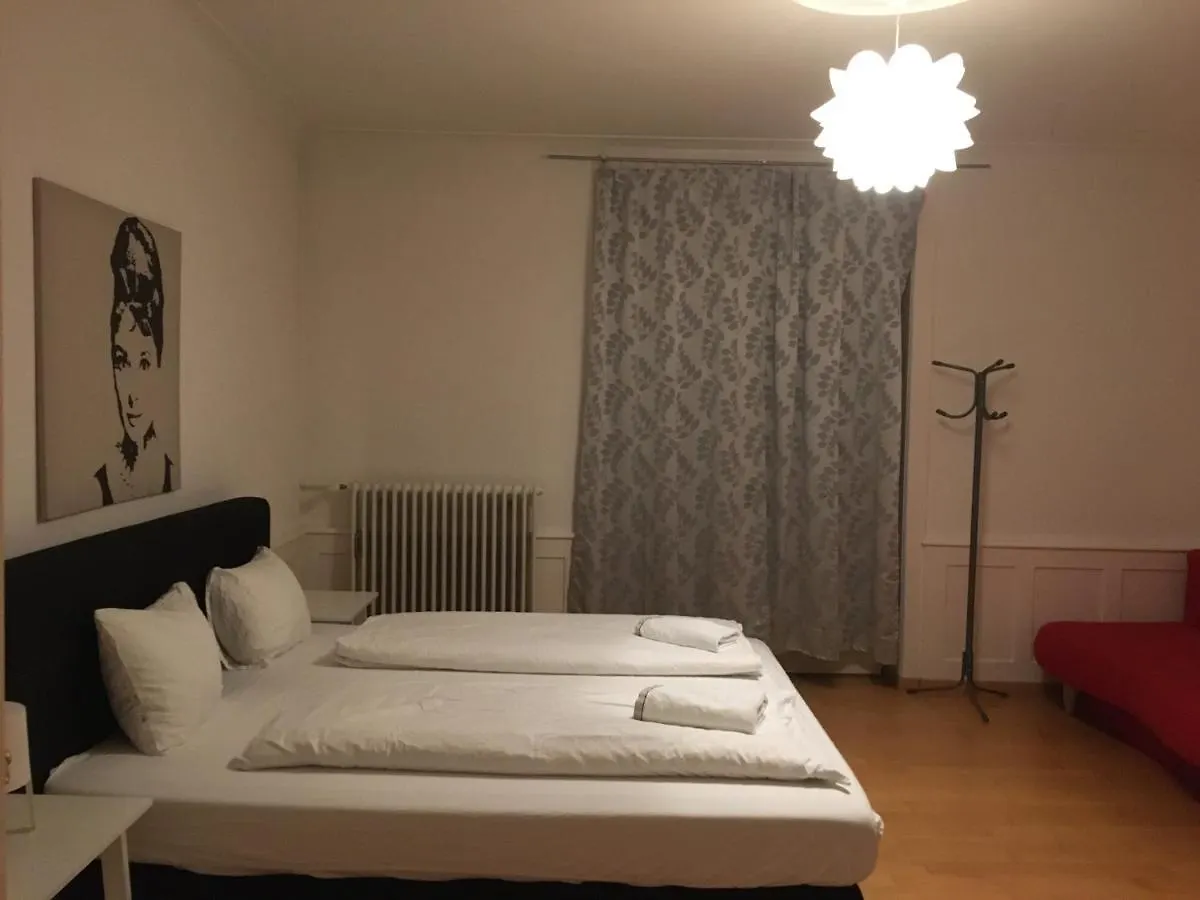 Zuerizimmer Zürich 0*,